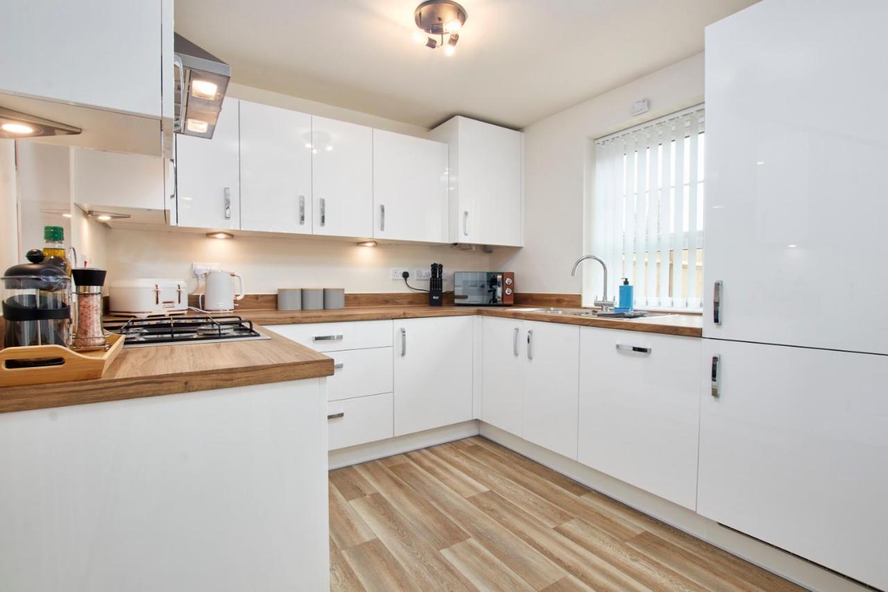 Superb 3br House In Sleeps 9 W/parking Сasa de vacaciones Coventry