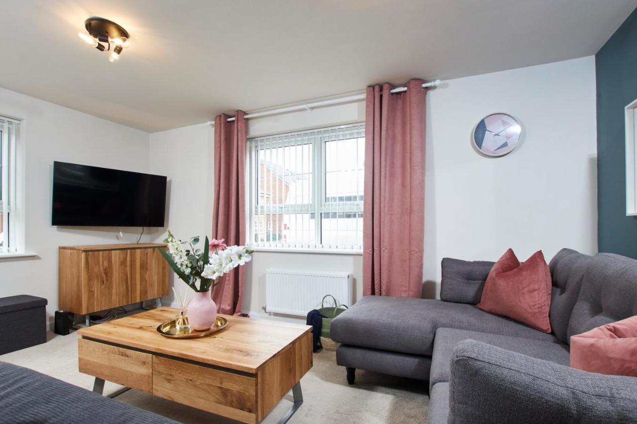 Superb 3br House In Sleeps 9 W/parking Сasa de vacaciones