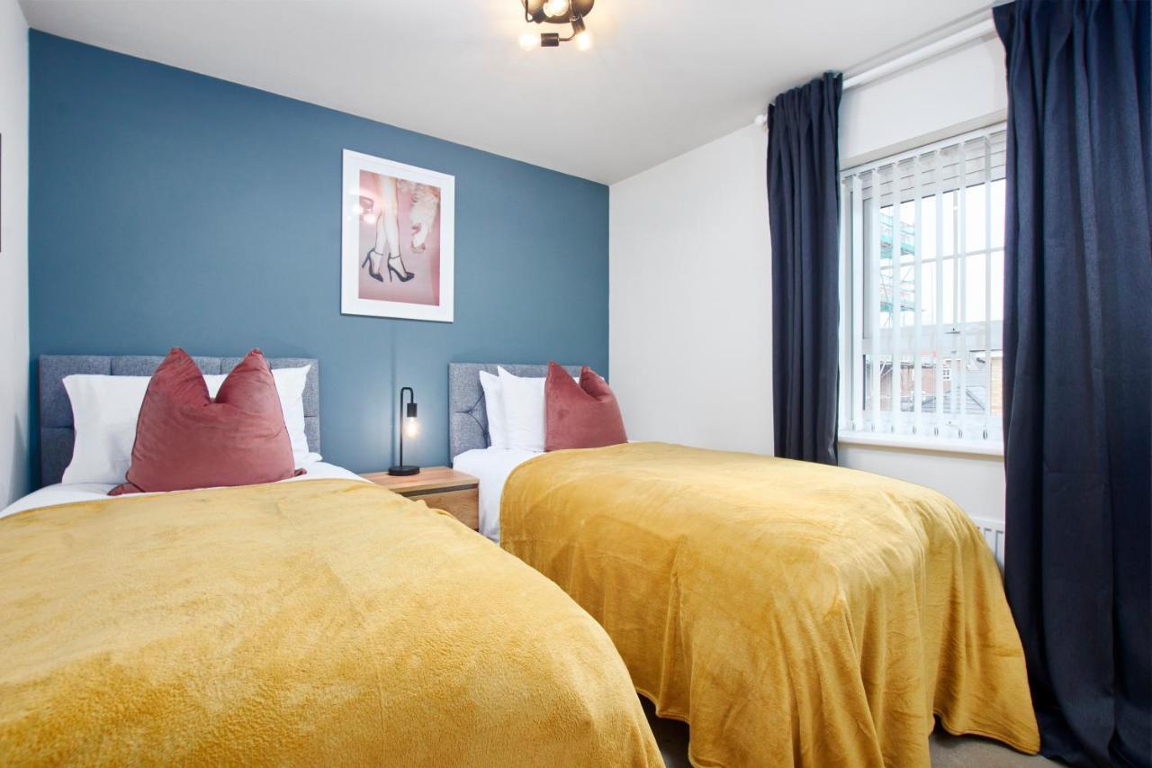 Сasa de vacaciones Superb 3br House In Sleeps 9 W/parking Coventry