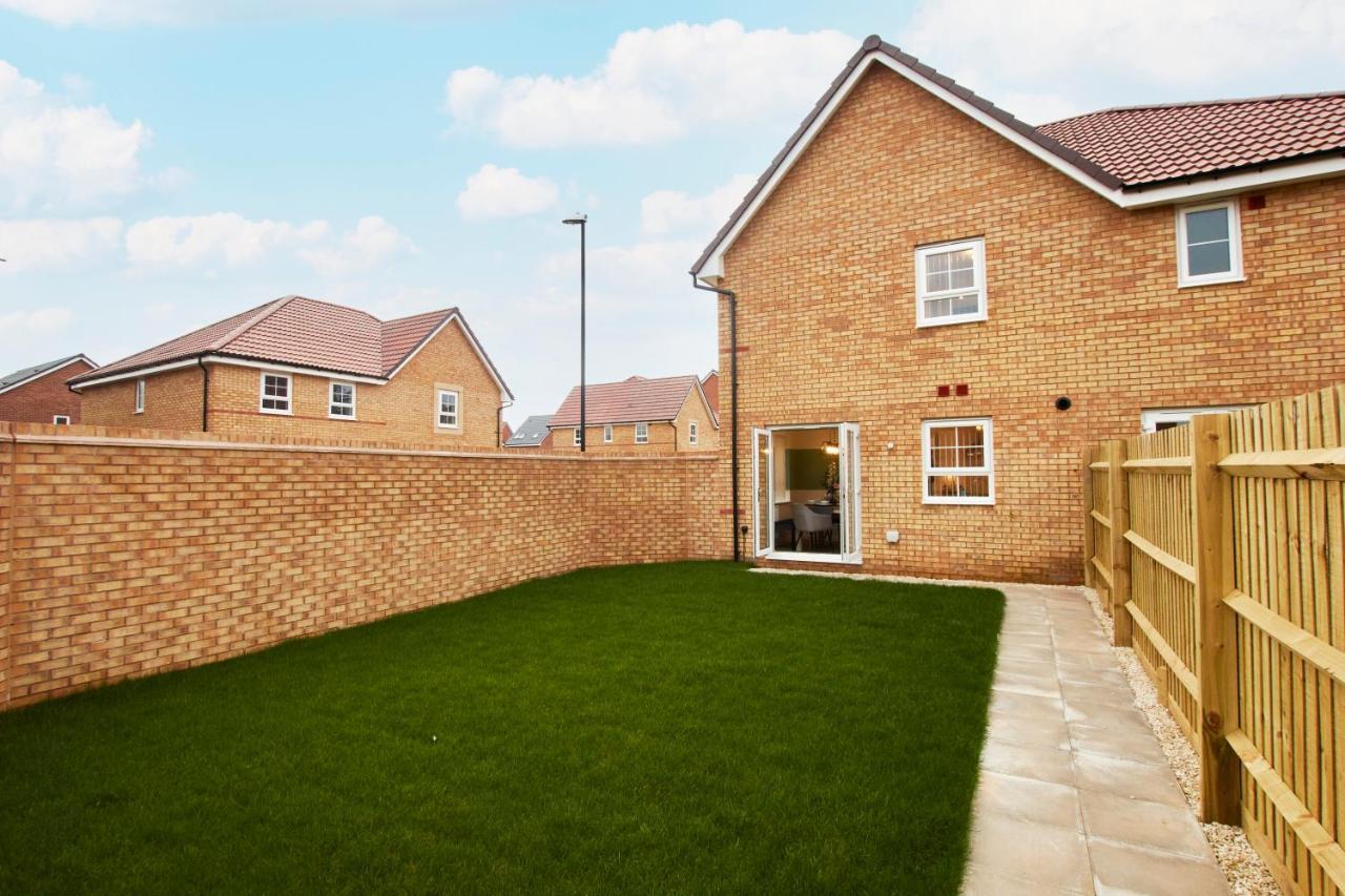 Superb 3br House In Sleeps 9 W/parking Сasa de vacaciones Coventry